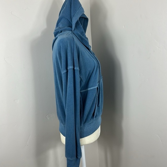 Free People Movement Blue Believe it Lace Up Hoddie Cropped Sweatshirt XS - Picture 4 of 10
